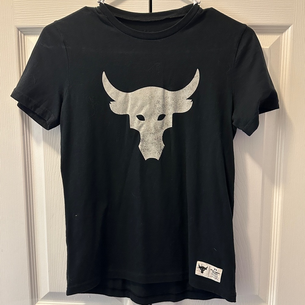 Boys Under Armour Size Medium Shirt